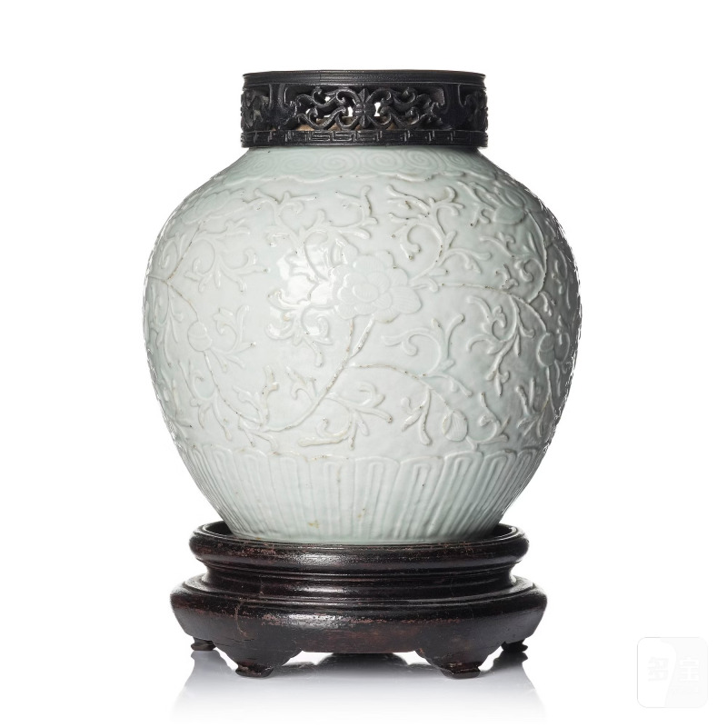 A blanc de chine jar,